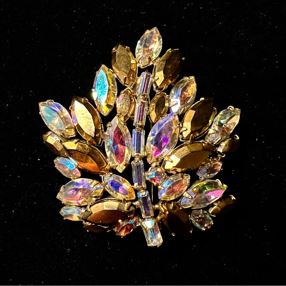 Dazzling Vintage Regency Signed Aurora Borealis & Gold Rhinestone Leaf Brooch - Picture 1 of 4